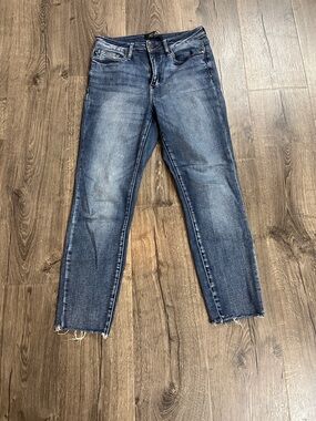 Judy Blue Cropped Frayed Hem Mid-Rise Blue Jeans